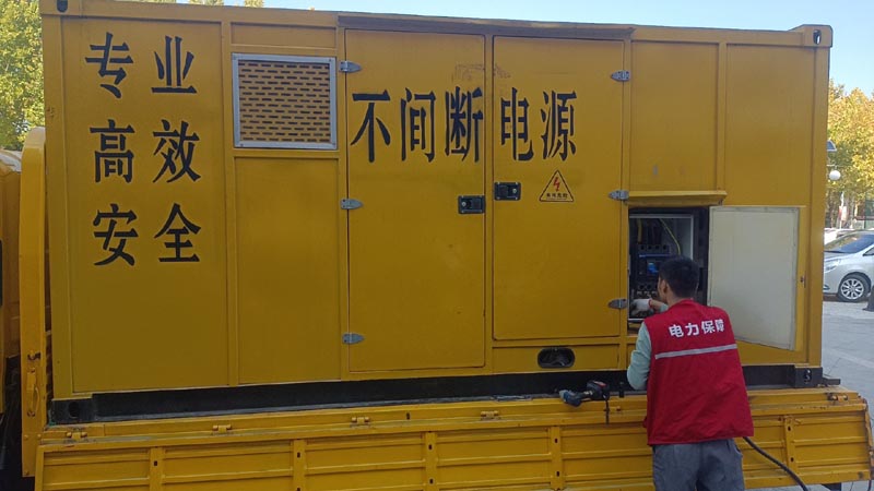 靖州柴油发电机组和UPS电源配合使用时，如何避免切换过程中的电力中断？